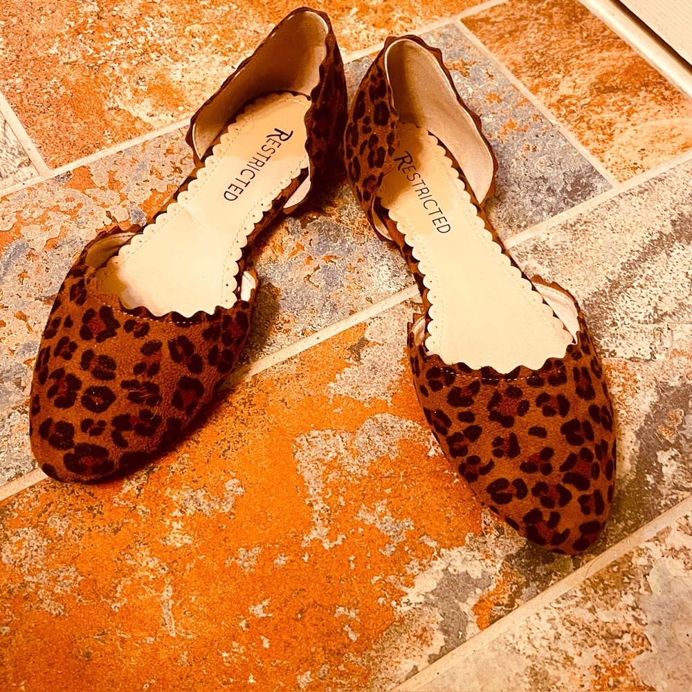 🥿Sassy Scalloped Restricted Women's Leopard Print Flats!